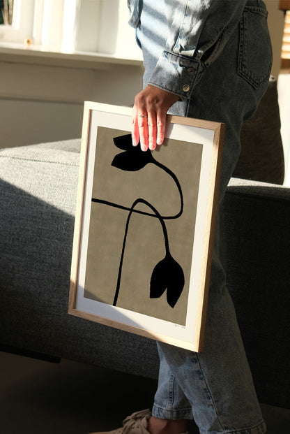 Julia Elbe - Black Tulip Print 30 x 40 cm