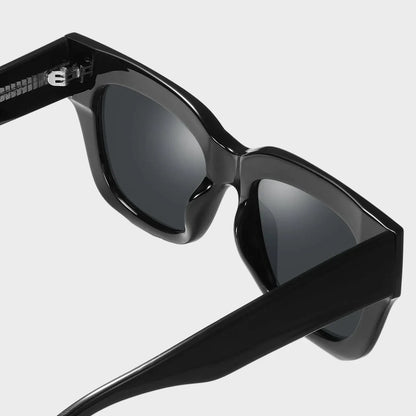 Elia Sunglasses in Black