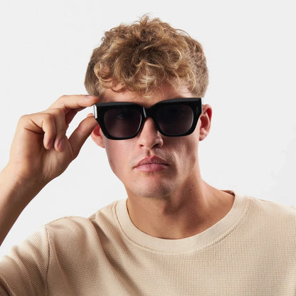 Elia Sunglasses in Black