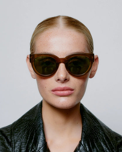 Lilly Sunglasses in Smoke Transparent