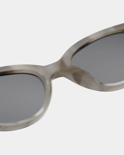 Winnie Sunglasses in Cookie Dough